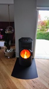 installation poele a granulés clou compact